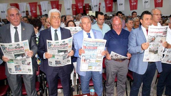 OHAL’İ GAZETE OKUYARAK PROTESTO ETTİLER…