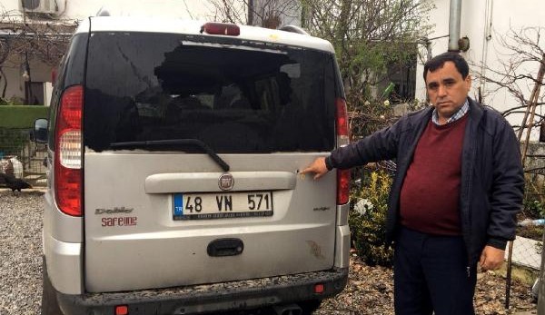 PINARLIBELEN MUHTARININ EVİ VE ARACI KURŞUNLANDI!