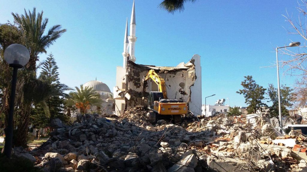 TURGUTREİS BELEDİYE BİNASI YIKILIYOR…