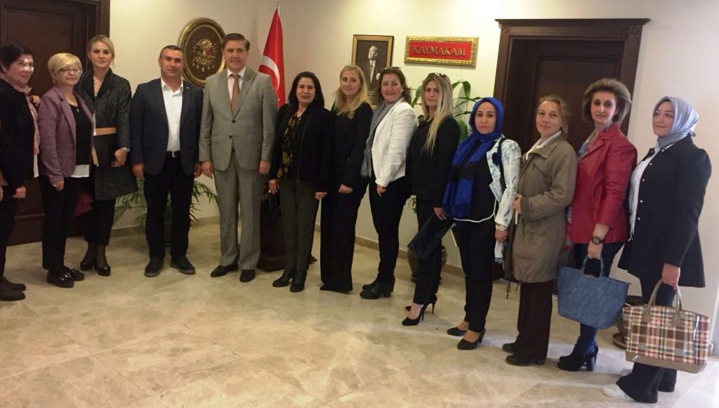 AK PARTİ KADIN KOLLARI, KAYMAKAM YILMAZ’I ZİYARET ETTİ…