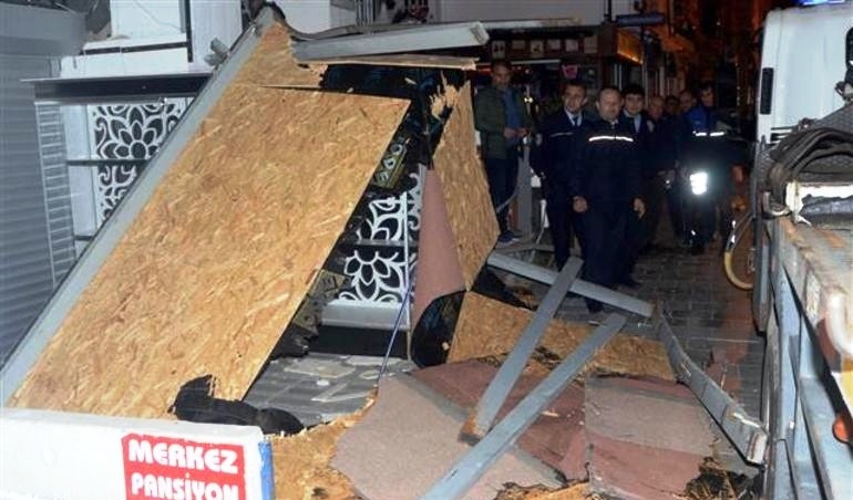 ŞİDDETLİ FIRTINA BODRUM’UN KABUSU OLDU…