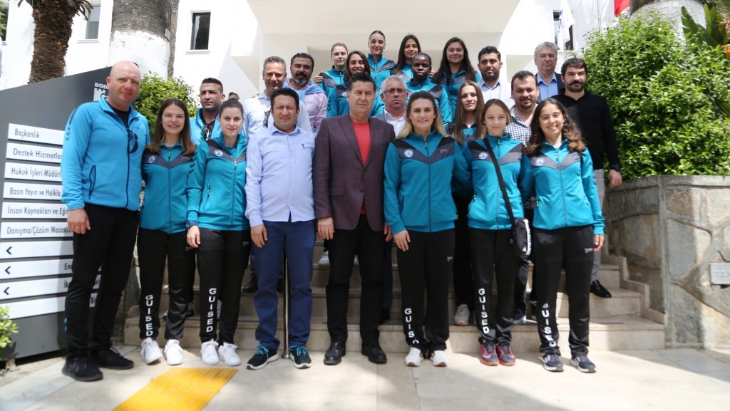 YALIKAVAKSPOR, BAŞKAN KOCADON’U ZİYARET ETTİ…