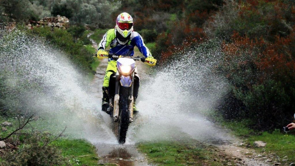 DÜNYANIN ADAMINA KARŞI TEK BAŞINA…