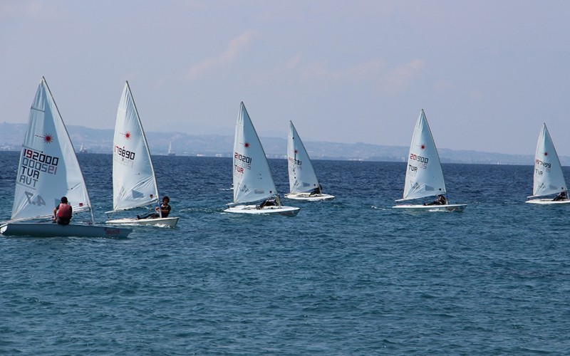 BODRUM’DA ÇEVRECİ YELKENCİLER MUÇEV KUPASI İÇİN YARIŞTI…