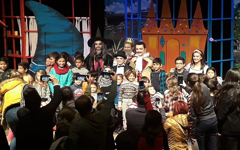 ÇYDD BODRUM ŞUBESİNDEN ÇOCUKLARA TİYATRO ŞÖLENİ…