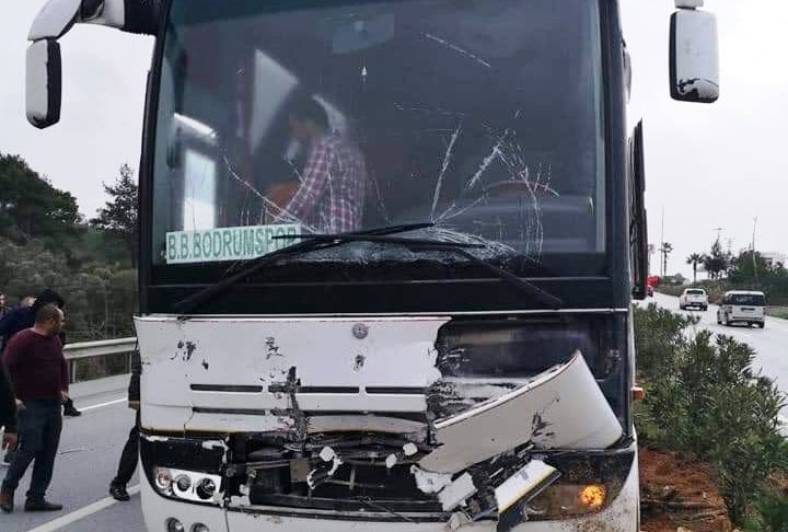bodrumspor-otobusu-kaza-yapti-1
