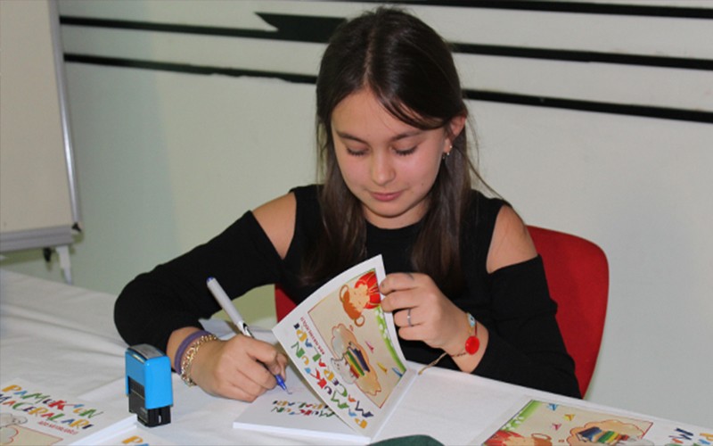 11 YAŞINDA KİTAP YAZDI, GELİRİNİ LÖSEMİLİ ÇOCUKLARA BAĞIŞLADI…