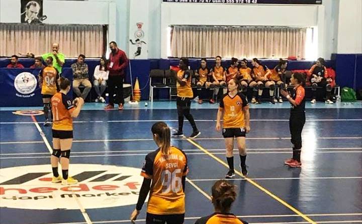 YALIKAVAKSPOR LİDERE FARKLI KAYBETTİ…