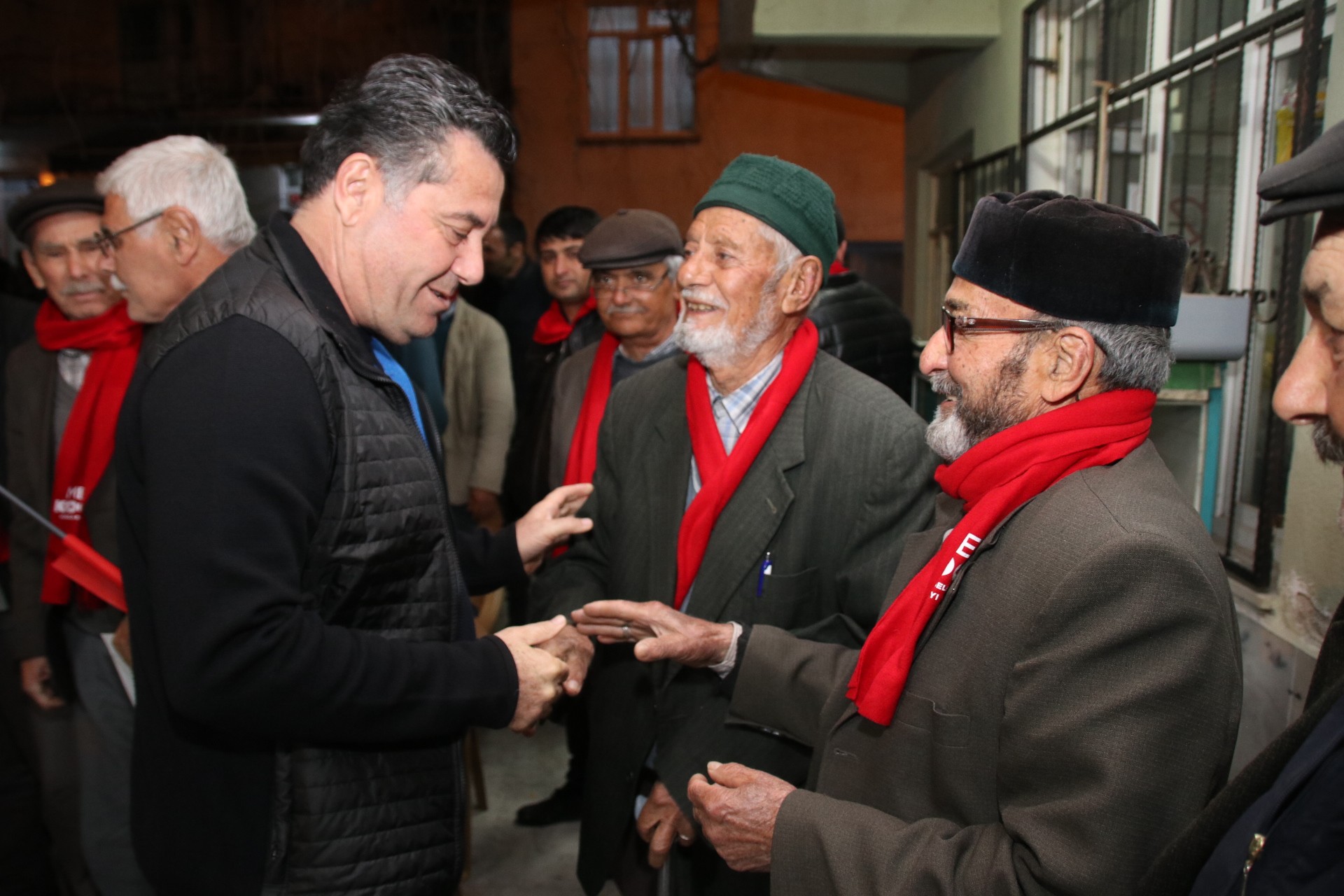 gece gunduz demeden kocadonu beklediler (4)