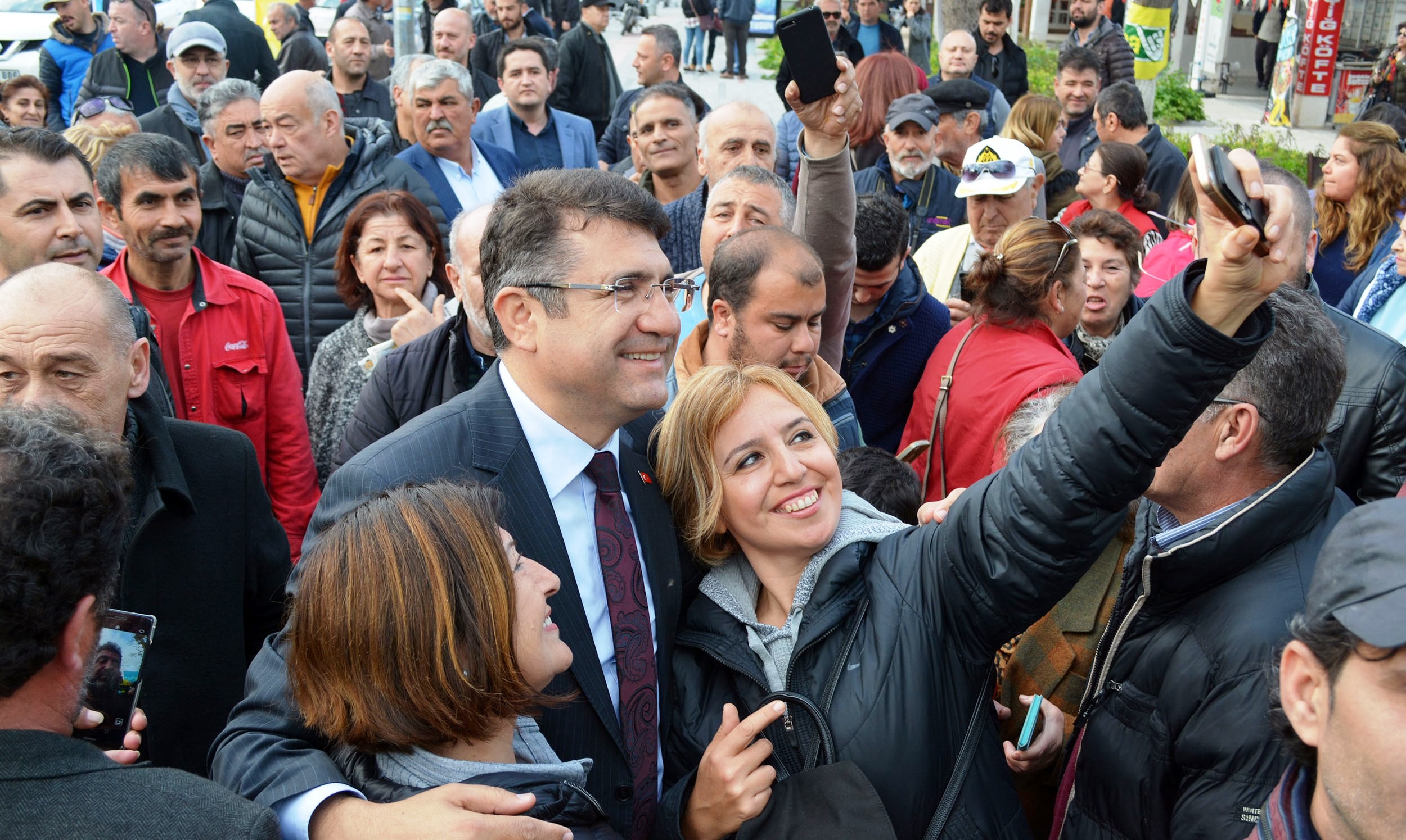 MEHMET TOSUN’DAN MİTİNG GİBİ SEÇİM OFİSİ AÇILIŞI…