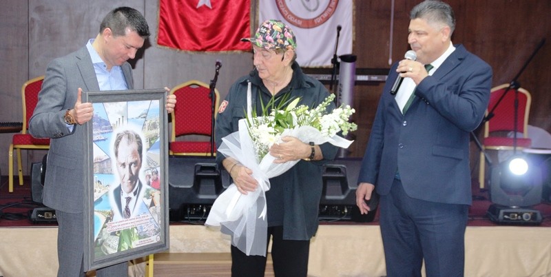 ECZACILARIN ALİ POYRAZOĞLU İLE EĞLENCELİ DAKİKALARI…