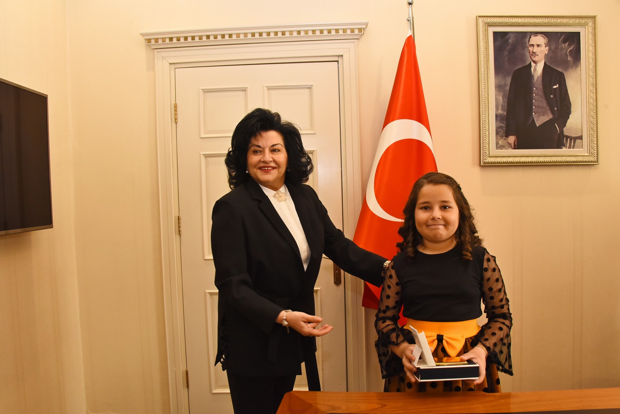VALİ CİVELEK’İN MAKAM KOLTUĞUNU ZEYNEP YILMAZ OTURDU…