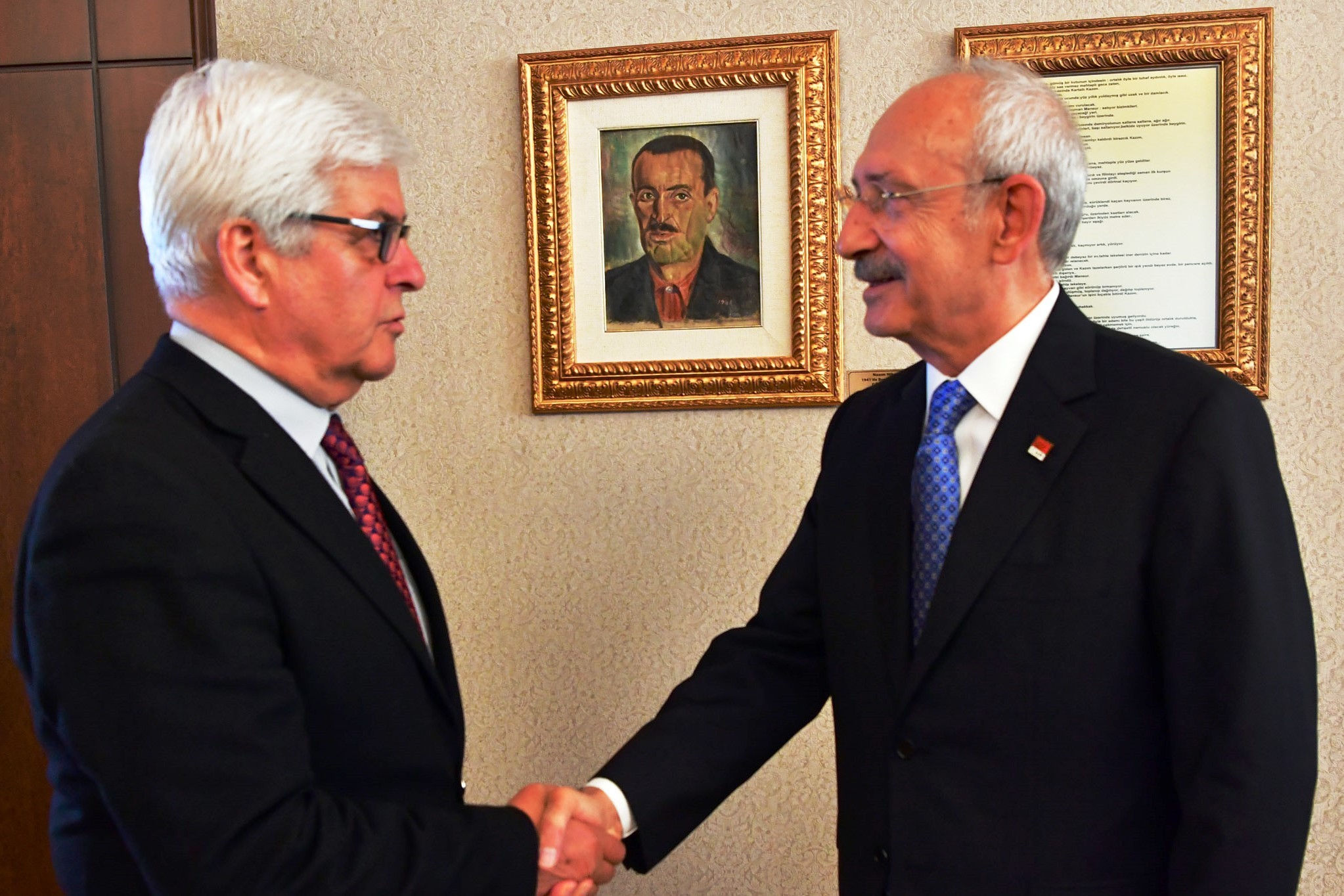 GAZETECİLERDEN KILIÇDAROĞLU’NA GEÇMİŞ OLSUN ZİYARETİ…