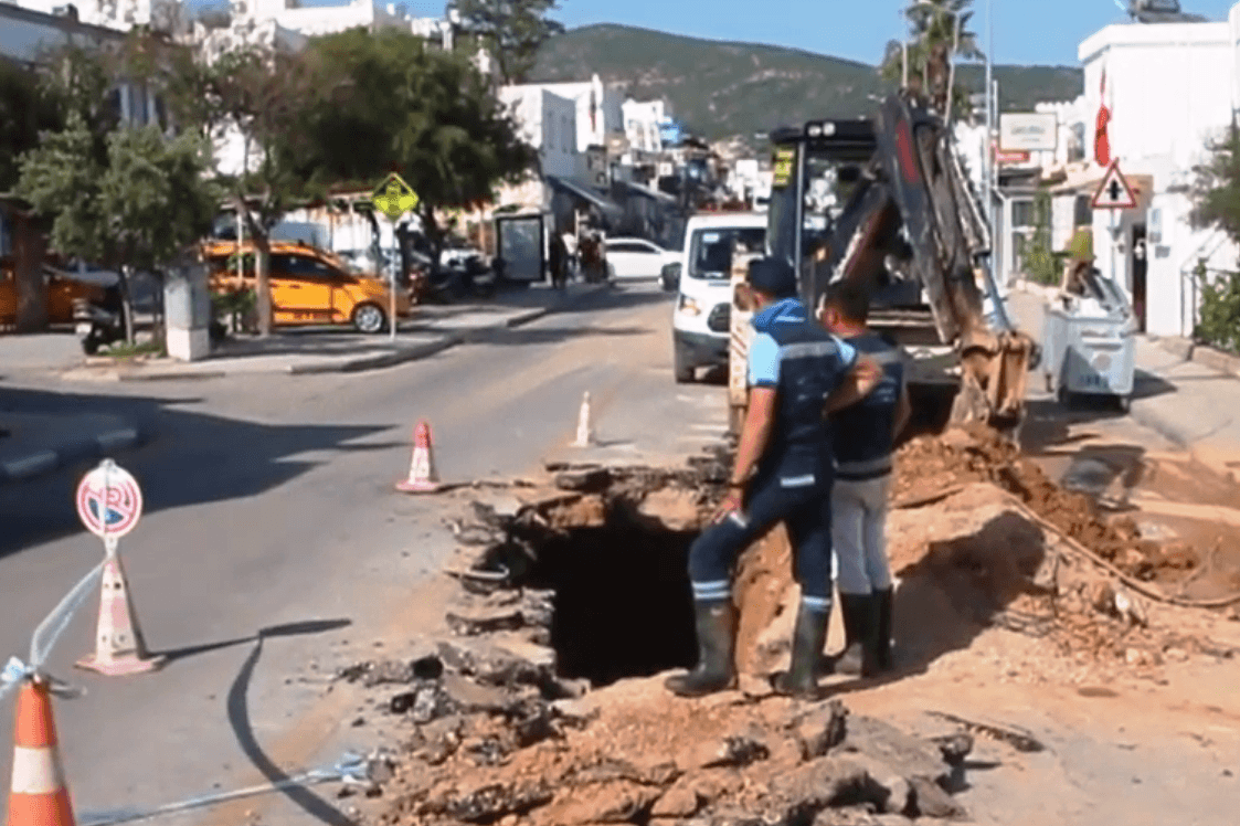 SIK SIK PATLAYARAK SORUN OLMAYA DEVAM EDİYOR…