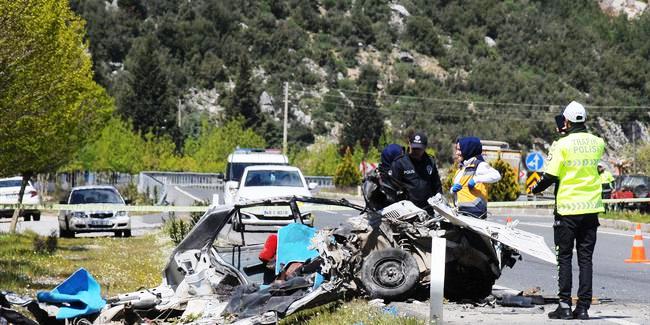 FECİ KAZADA İKİ KİŞİ YAŞAMINI KAYBETTİ…