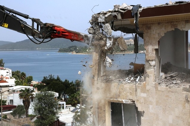 GÜVERCİNLİK’TE KAÇAK YAPININ YIKIM İŞLEMİ BAŞLADI…