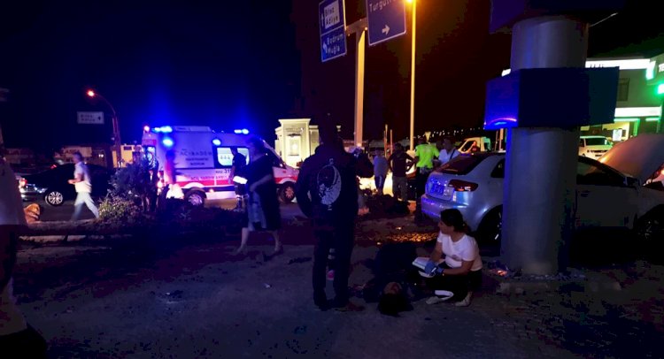 KAVŞAĞA HIZLI GİREN TATİLCİ KAZA YAPTI…