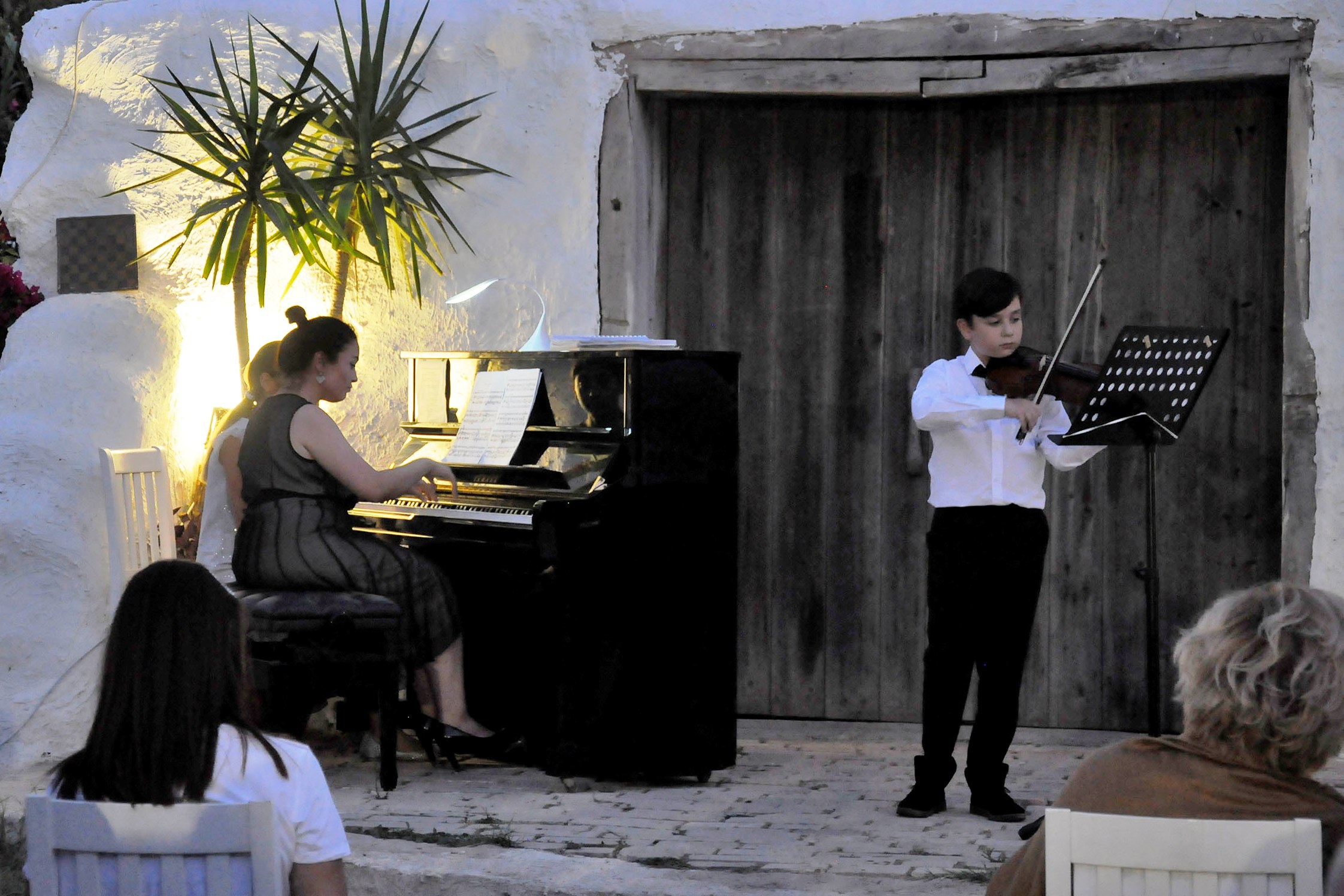 GELECEK VAAT EDEN GENÇ KEMANCILAR GÜMÜŞLÜK’TE BULUŞTU…