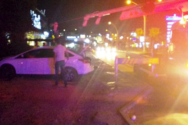 KAVŞAKTA YAVAŞLAMAYINCA ARKADAN ÇARPTI…