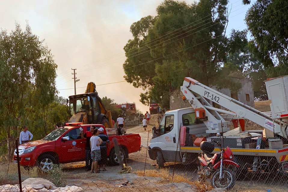 MUMCULAR’DA ÇIKAN YANGIN YERLEŞİM BÖLGELERİNİ TEHDİT EDİYOR…