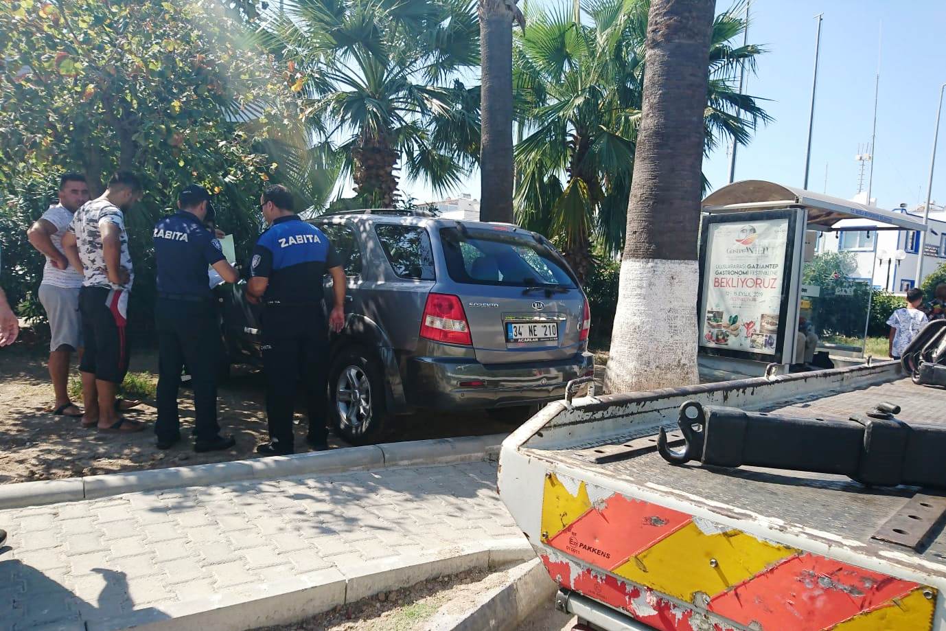 POLİSE “YAŞIMA HÜRMETİNİZ YOK MU?” SİTEMİ…