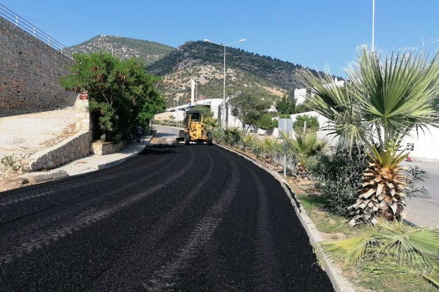 FEN İŞLERİ 6 AYDA 47 BİN TON SICAK ASFALT DÖKTÜ…