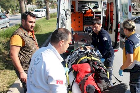 KAMYONETLE ÇARPIŞAN MOTOSİKLET 100 METRE SÜRÜKLENDİ…