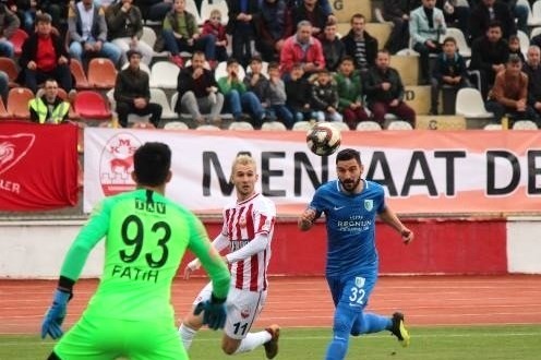 SON ÇEYREKTE BULDUĞU GOLLERLE 3 PUANI ALDI…