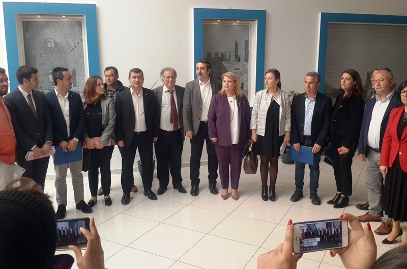 İlçe Başkanı Belediye Başkanlığına soyundu…