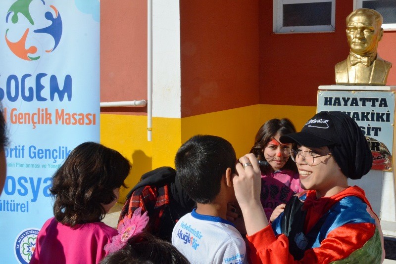 Hedef çocukların yüzünü güldürmek…