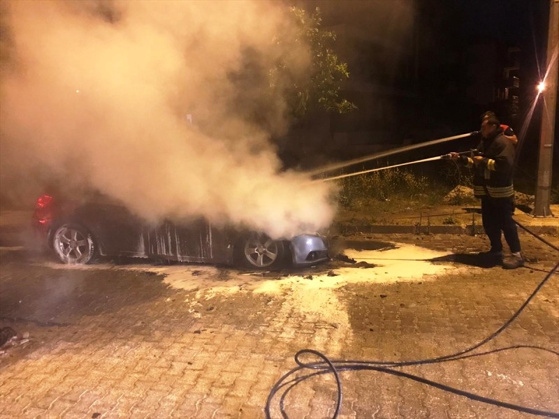 Park Halindeki Otomobilde Yangın…