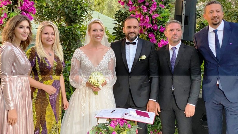 Ünlü Televizyoncunun Nikahını Başkan Aras Kıydı…