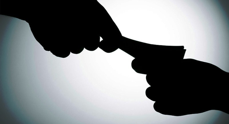 Rüşvetten Gözaltına Alındı…