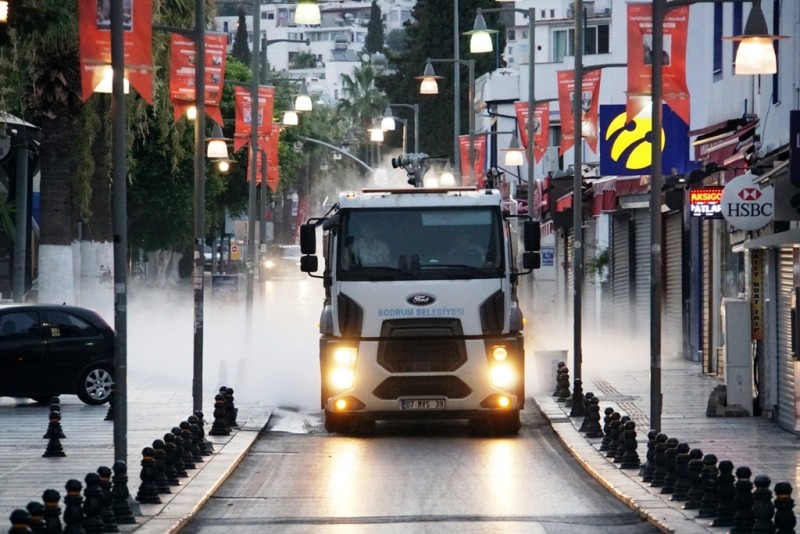 KURBAN KESİM YERLERİ İLE CADDE VE SOKAKLAR DEZENFEKTE EDİLDİ (1)