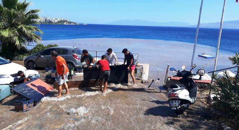 Akyarlar’da Plajı Su bastı…