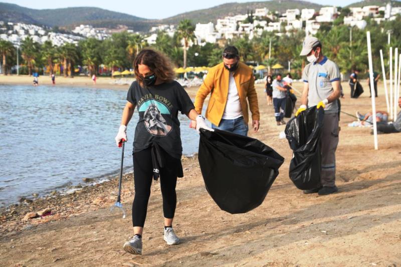 Belediyenin Kıyı Temizliğine Ünlü İsimlerden Destek…