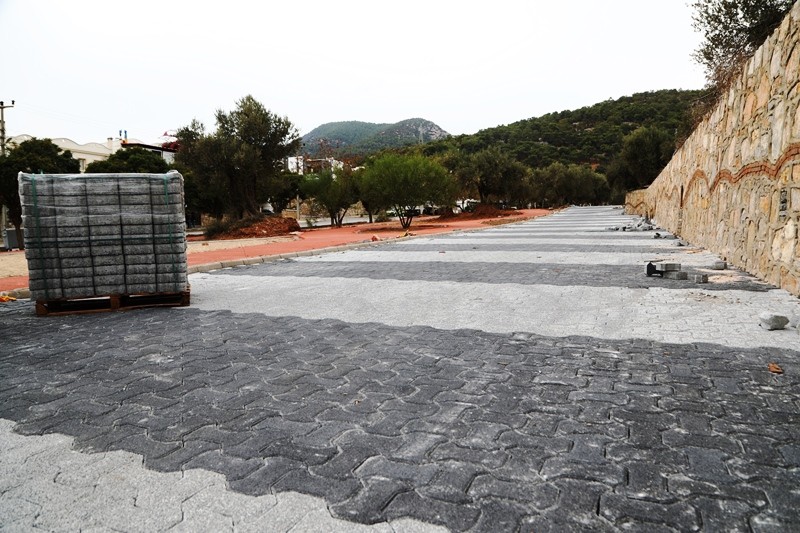 KİLİTLİ PARKE YOL YAPIM ÇALIŞMALARI SÜRÜYOR (1)