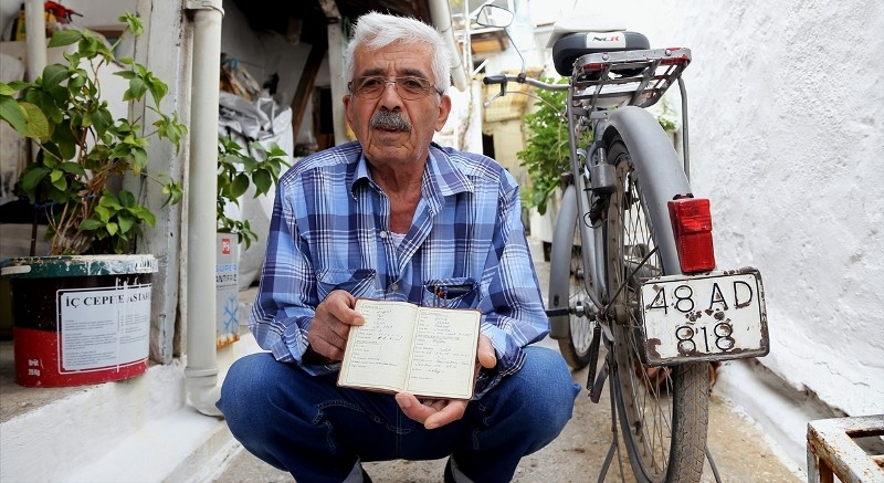 Ruhsatlı Bisikletine Çocuğu Gibi Bakıyor.