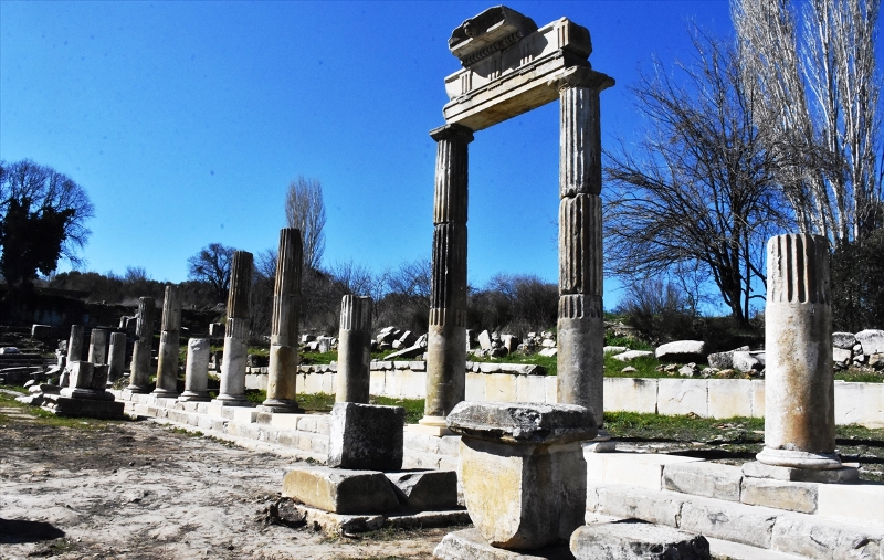 2 Bin 50 Yıllık Sütunlar Yeniden Yükseliyor…