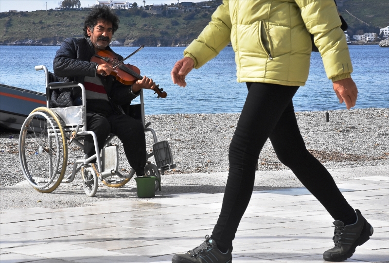 Engelli Müzisyen, Bodrum Sokaklarına Renk Katıyor…