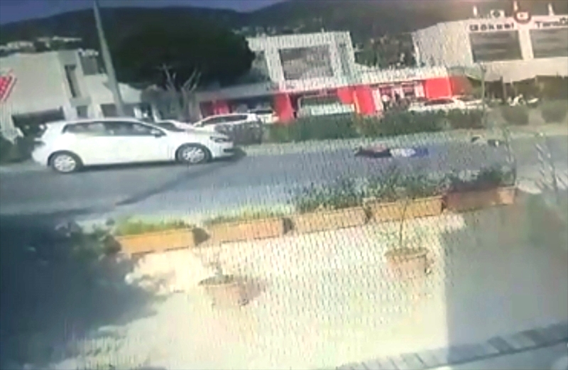 Anne Ve Oğlunun Yaralandığı Anlar Güvenlik Kamerasında…