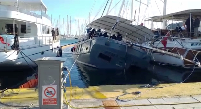 Bodrum Limanına Bağlı Gulet Su Alarak Yan Yattı…