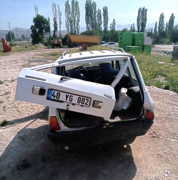 Yatağan’da İki Otomobil Çarpıştı: 4 Yaralı…