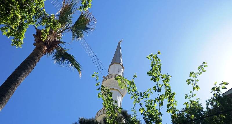 Merkez Yalı Camiinin Minare Alemi Düşmek Üzere…