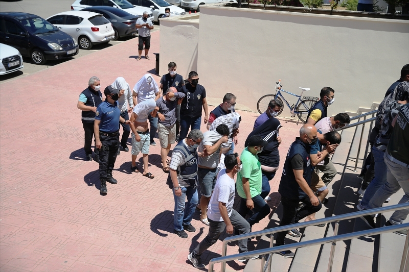 Fuhuş Operasyonunda Gözaltına Alınan 18 Şüpheli Adliyeye Sevk Edildi…