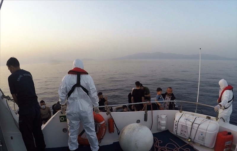 Bodrum Açıklarında Lastik Bottaki 25 Düzensiz Göçmen Kurtarıldı…