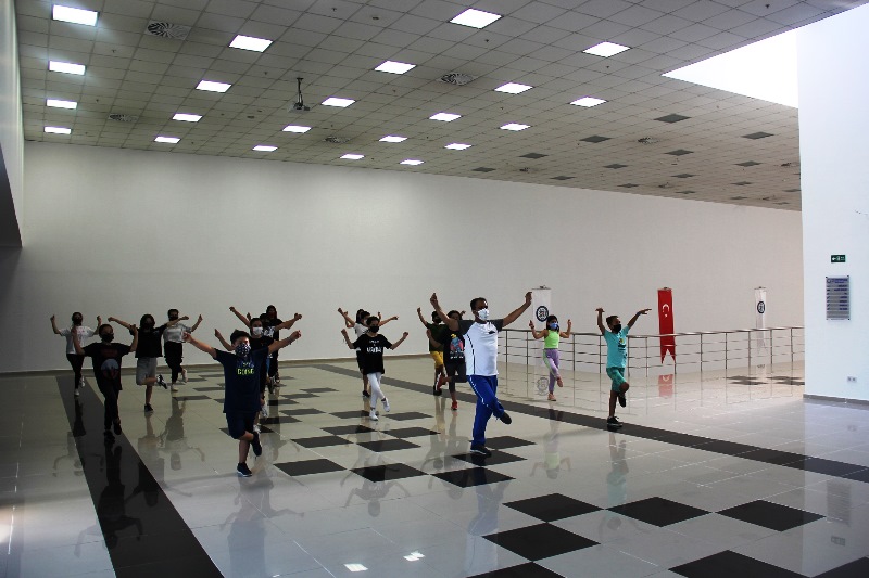 Büyükşehir Konservatuarında Eğitimler Devam Ediyor…