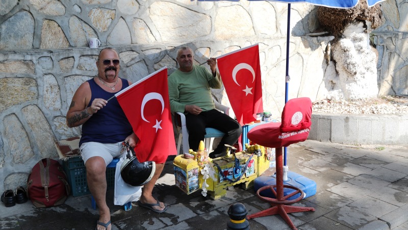 Bodrum Belediyesi 2 Bin Türk Bayrağı Dağıttı…