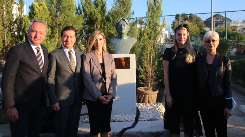 Ferhan Şensoy Bodrum’da Yaşadığı Sokakta Yaşatılıyor…