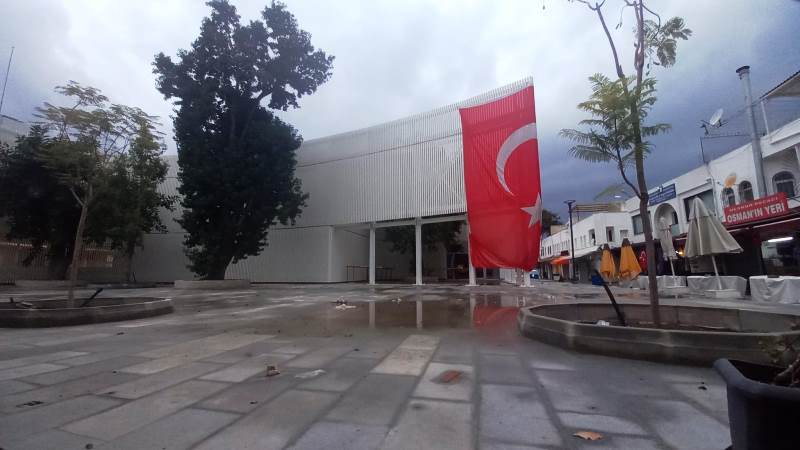 İlk Yağmurda Yaşam Merkezi’nin Sahne Işıkları Söndü